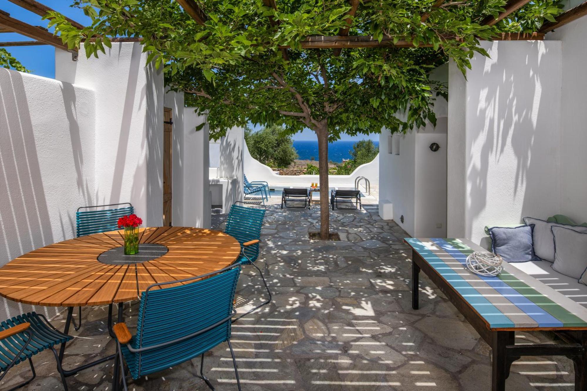 Anema Boutique & Santorini Vourvoulos