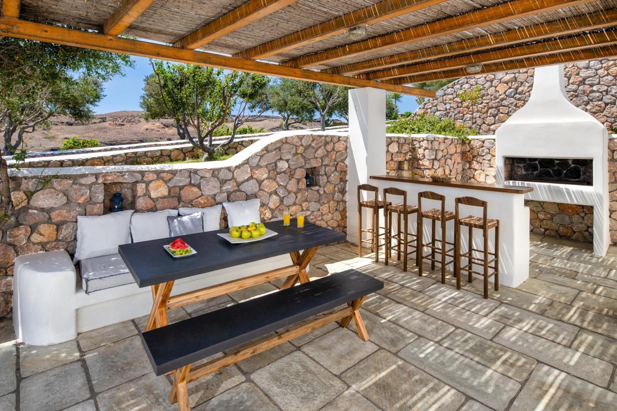 Anema Boutique & Santorini Vourvoulos