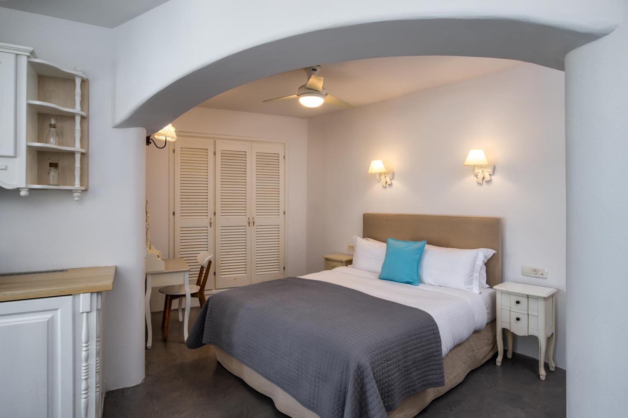 Anema Boutique & Santorini Vourvoulos