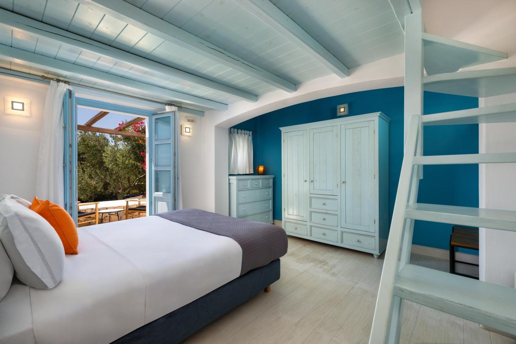 Anema Boutique & Santorini Vourvoulos
